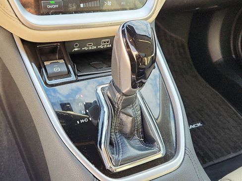 Used 2023 Subaru Outback Limited image 15