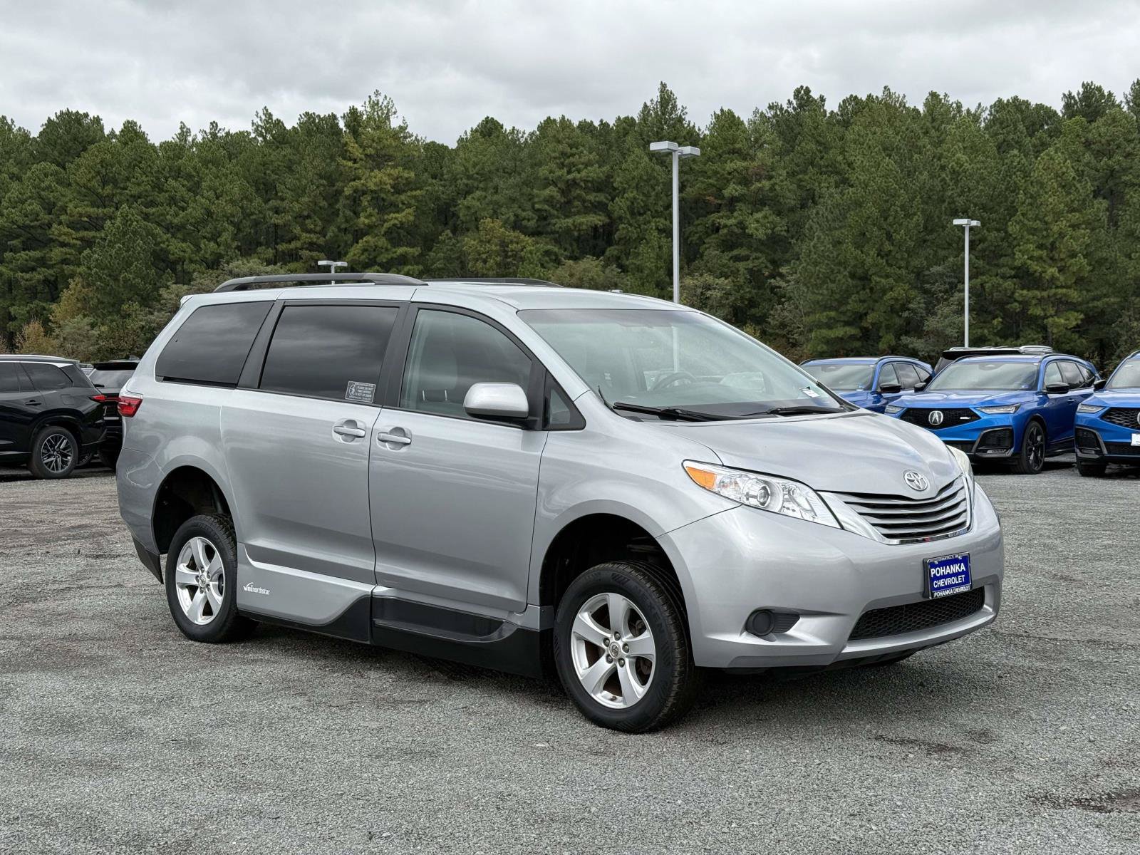Used 2015 Toyota Sienna LE FWD image 1