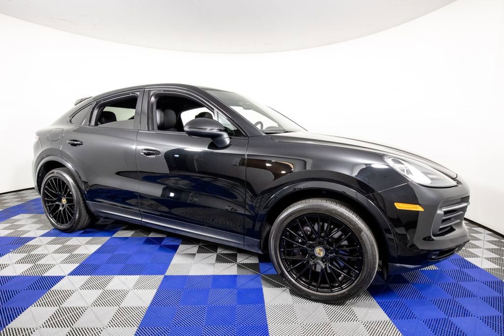 Used 2023 Porsche Cayenne Platinum Edition AWD/4WD image 3