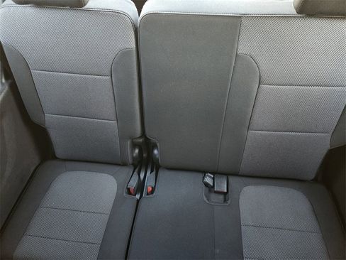 Used 2023 Chevrolet Traverse LT image 29