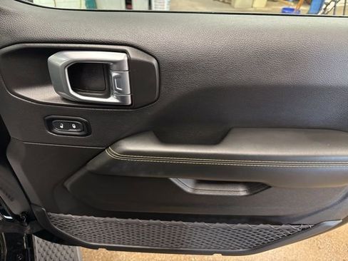 Used 2024 Jeep Wrangler Unlimited Sahara AWD/4WD image 26