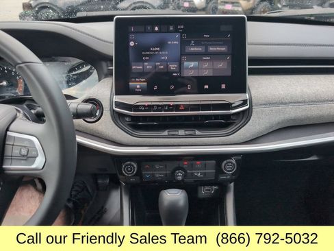 Used 2024 Jeep Compass Latitude AWD/4WD image 18