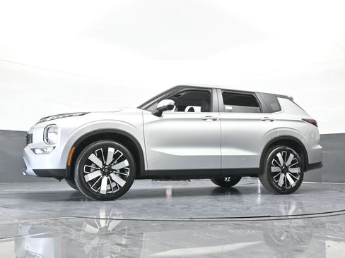 New 2026 Mitsubishi Outlander SE image 57