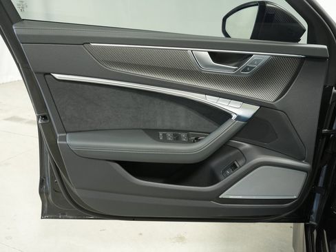 Used 2025 Audi RS 6 performance image 18