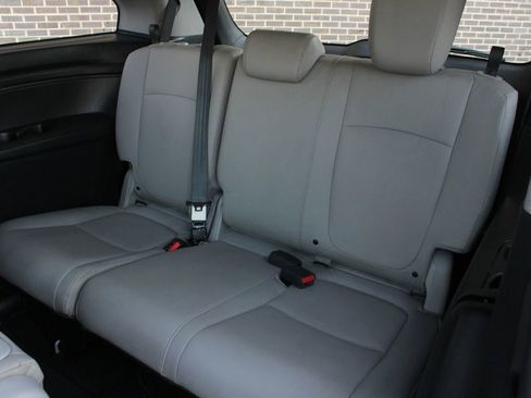 Used 2018 Honda Odyssey EX-L image 18