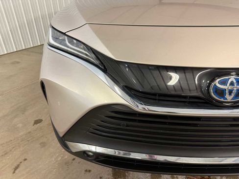 Certified 2023 Toyota Venza XLE AWD/4WD image 4