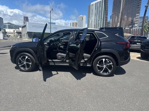 Used 2025 Chevrolet Trax RS FWD image 7