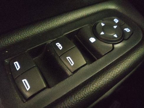 Used 2018 GMC Terrain Denali w/ Advanced Safety Package image 27