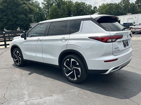Used 2023 Mitsubishi Outlander SE FWD image 5