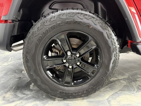 Used 2022 Jeep Wrangler Unlimited Sahara AWD/4WD image 26