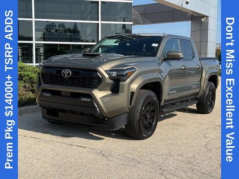 Used 2024 Toyota Tacoma TRD Sport w/ TRD Sport Premium Package AWD/4WD image 8