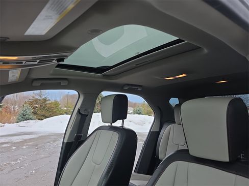 Certified 2016 Chevrolet Equinox LTZ w/ Enhanced Convenience Package image 29