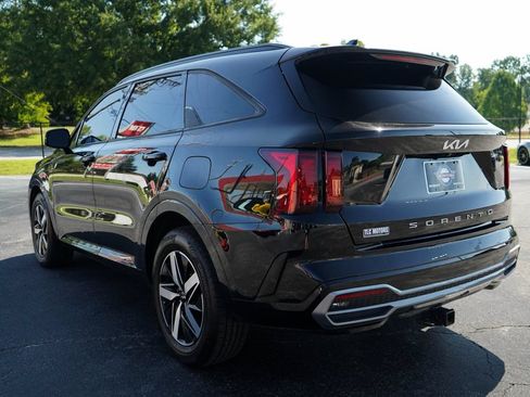 Used 2022 Kia Sorento S w/ Panoramic Sunroof Package FWD image 3