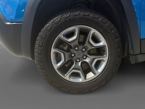 Used 2019 Jeep Cherokee Trailhawk image 19