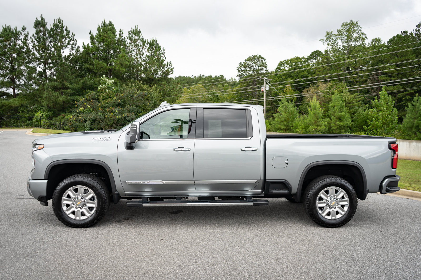 Used 2025 Chevrolet Silverado 2500 High Country w/ Technology Package AWD/4WD image 14
