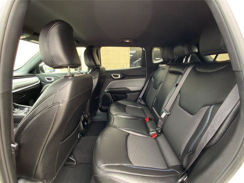 Used 2024 Jeep Compass Latitude AWD/4WD image 11