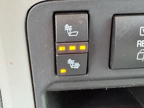 Used 2015 GMC Acadia SLE FWD image 18