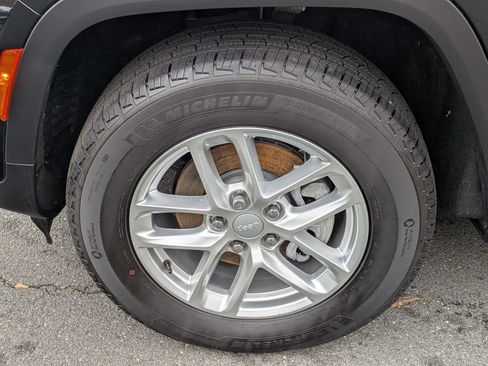 Certified 2025 Jeep Grand Cherokee Laredo X w/ Luxury Tech Group I image 9