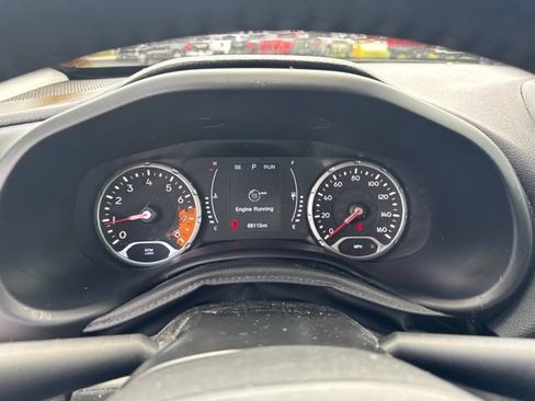 Used 2017 Jeep Renegade Latitude w/ Advanced Technology Group AWD/4WD image 13