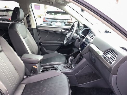 Used 2022 Volkswagen Tiguan SE image 18