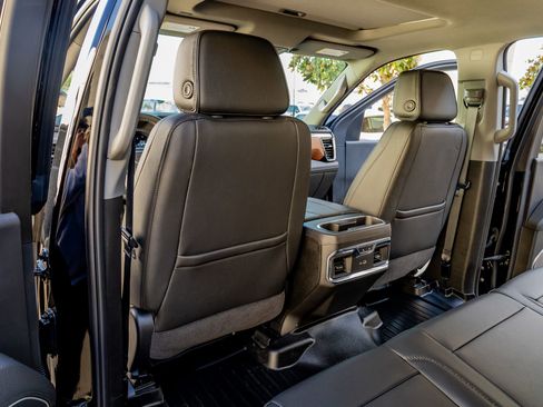 Used 2025 GMC Sierra 3500 Denali w/ Technology Package image 34