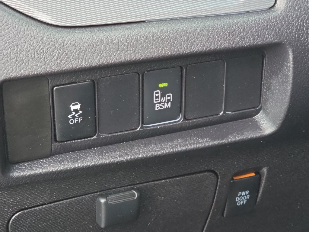 Used 2015 Toyota Sienna SE FWD image 26