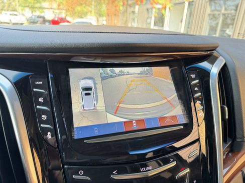 Used 2018 Cadillac Escalade Premium Luxury AWD/4WD image 18