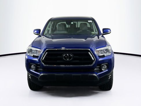 Used 2022 Toyota Tacoma SR5 w/ Technology Package image 2