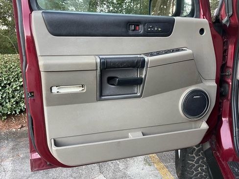 Used 2003 HUMMER H2 w/ Preferred Equipment Group image 12