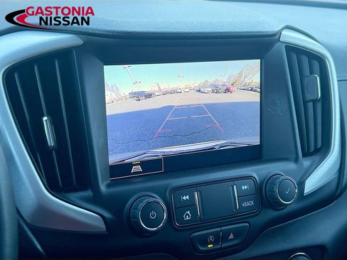 Used 2024 GMC Terrain SLT image 17