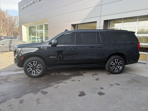 Used 2023 GMC Yukon XL AT4 image 9
