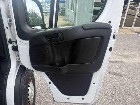 Used 2025 RAM ProMaster 2500 w/ Convenience Group FWD image 21