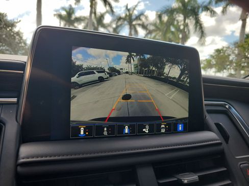 Used 2023 Chevrolet Suburban High Country image 36