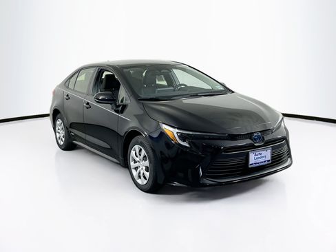 Used 2023 Toyota Corolla LE AWD/4WD image 3