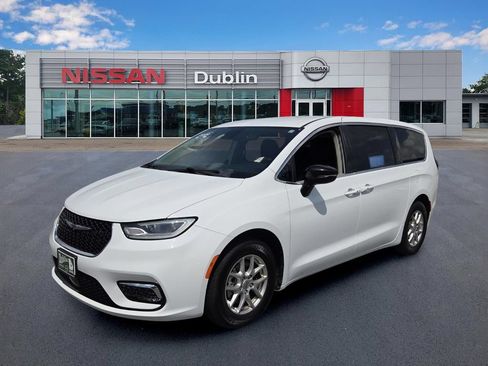 Used 2024 Chrysler Pacifica Touring-L FWD image 1