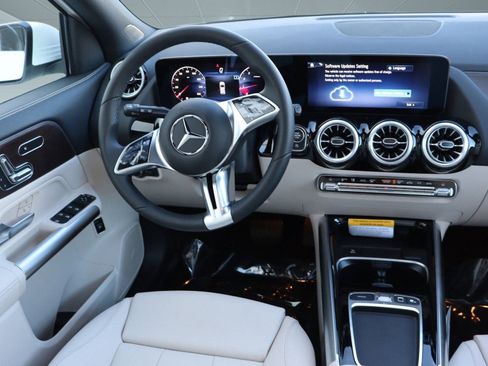 New 2025 Mercedes-Benz GLA 250 image 2