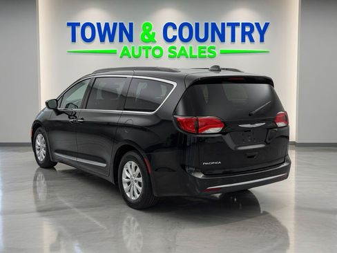 Used 2017 Chrysler Pacifica Touring-L FWD image 3