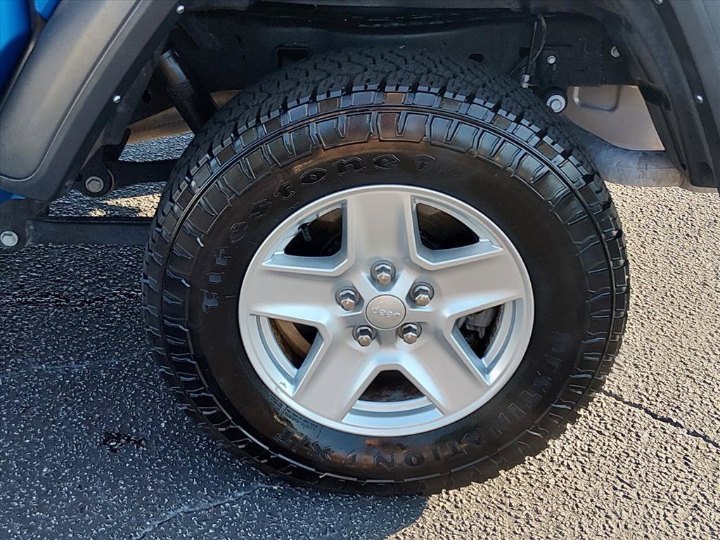 Used 2023 Jeep Gladiator Sport AWD/4WD image 16