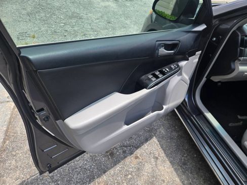 Used 2013 Toyota Camry LE FWD image 8