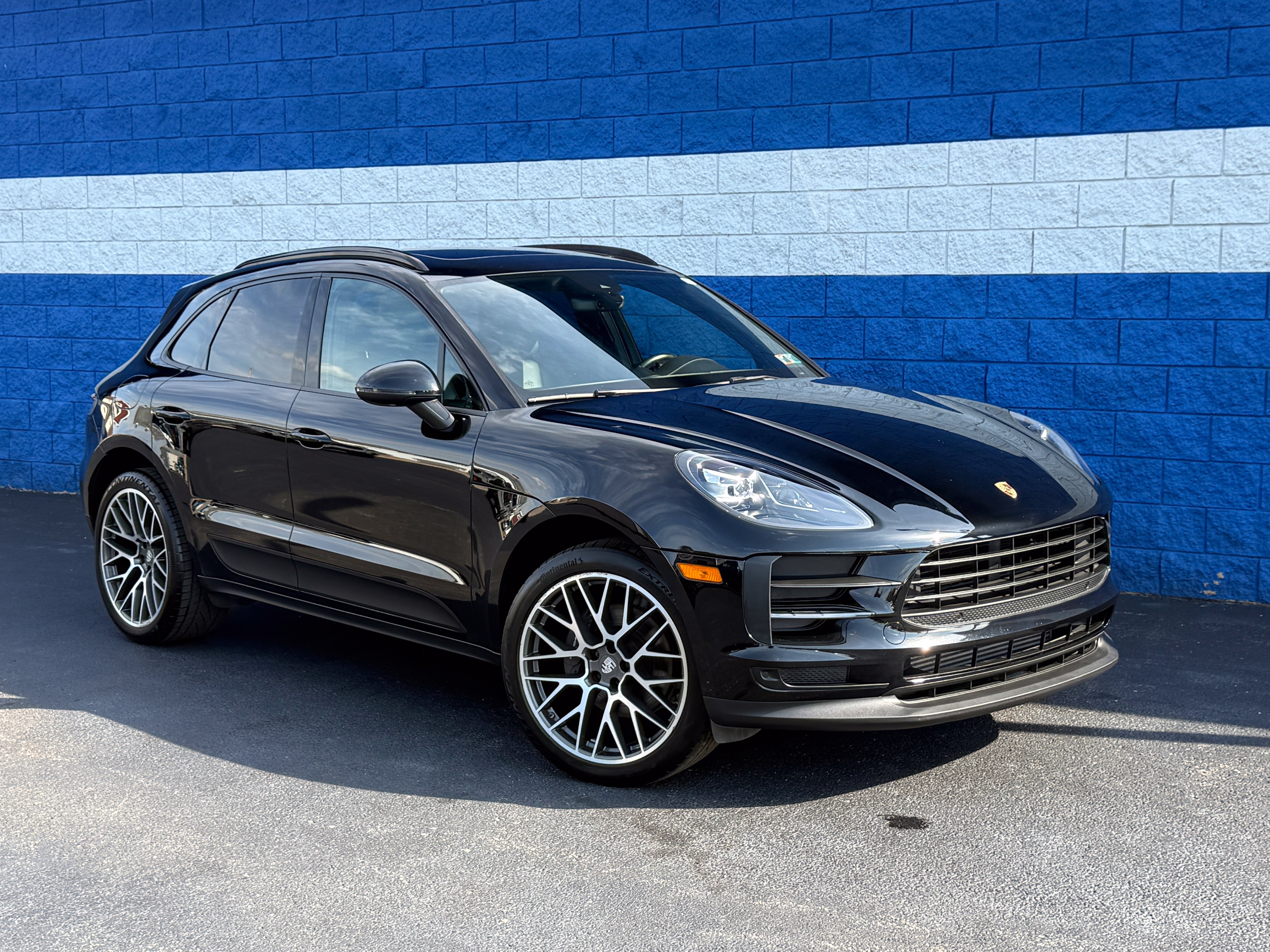 Used 2020 Porsche Macan AWD/4WD image 1