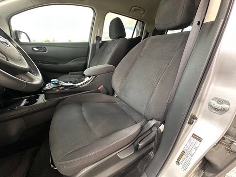 Used 2017 Nissan Leaf SV w/ Premium Package image 18
