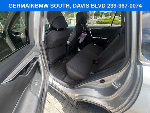 Used 2019 Toyota RAV4 LE AWD/4WD image 16