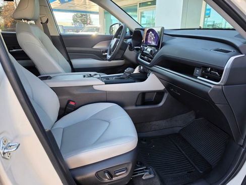 Used 2024 Toyota Grand Highlander XLE image 17