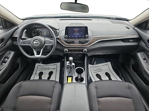 Used 2024 Nissan Altima 2.5 SV FWD image 13