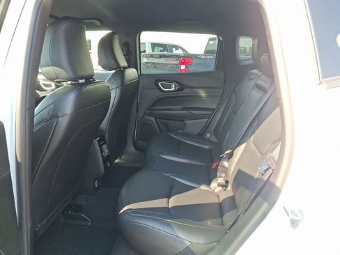 Used 2026 Jeep Compass Limited AWD/4WD image 10