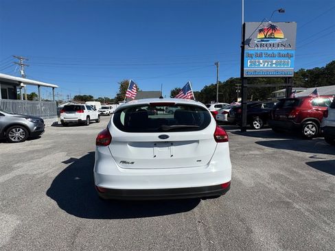 Used 2018 Ford Focus SE image 4