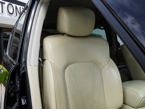 Used 2017 INFINITI QX80 4WD w/ Deluxe Technology Package image 29