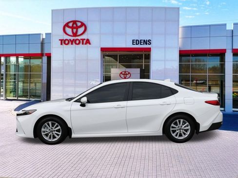 Used 2026 Toyota Camry LE w/ Convenience Package FWD image 8