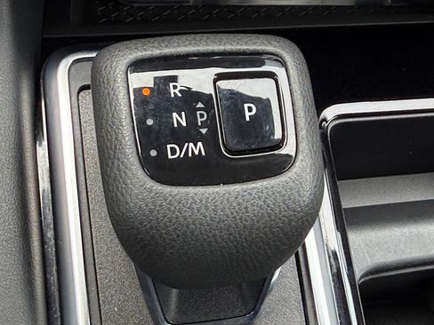 Used 2023 Nissan Pathfinder SL w/ Black Appearance Package AWD/4WD image 18