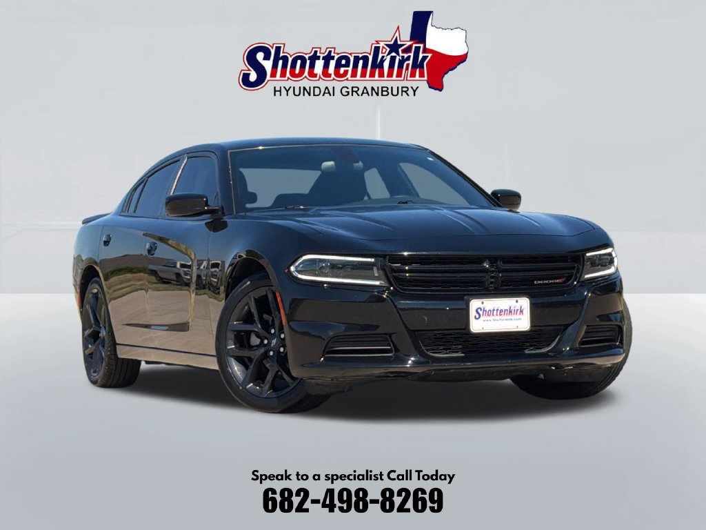 Used 2023 Dodge Charger SXT w/ Blacktop Package RWD image 2